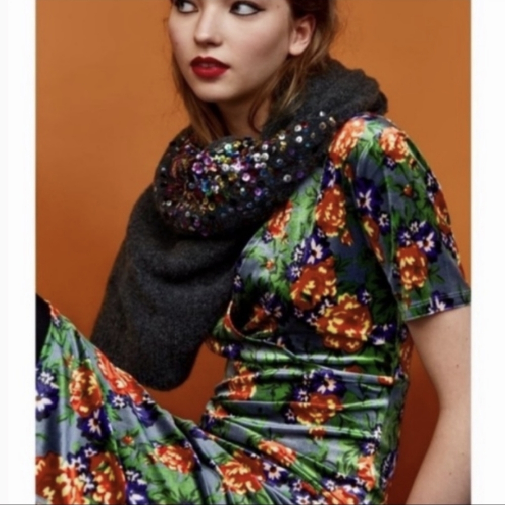 Zara Emerald Floral Velvet V-neck Dress